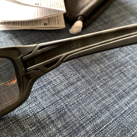 Oakley VALVE  009236-3160  Matte Black Camo Rubi Iridium Polarized sunglasses - Picture 5 of 16